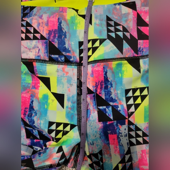 Victoria's Secret VSX Knockout Crop Leggings with Reflective Features - Picture 15 of 15